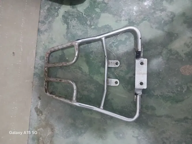 vendo um bagageiro da moto titan 150. 2009