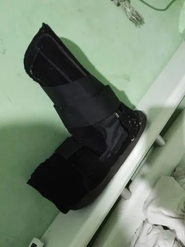 Bota ortopédica com ajuste 