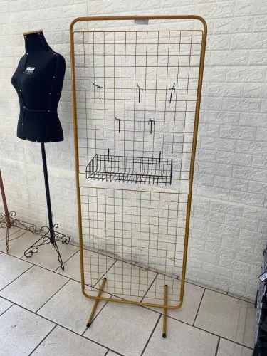 Expositor biombo dourado - Nao inclui ganchos cesto 