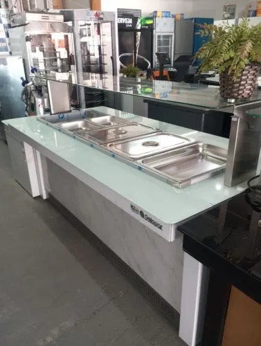NZ. Buffet refrigerado 2 metros Gelopar