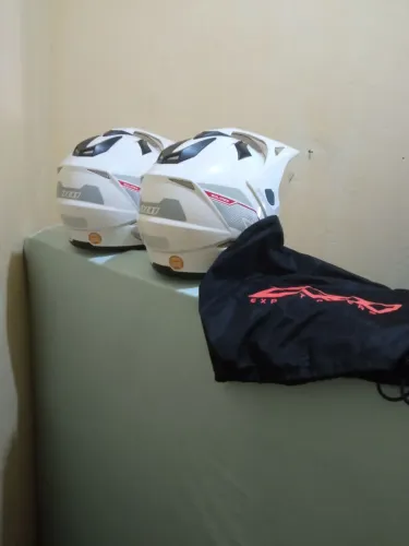Capacete X11 sendo 2 capacetes cada um por apenas 600,00 reais, novos com nota fiscal.