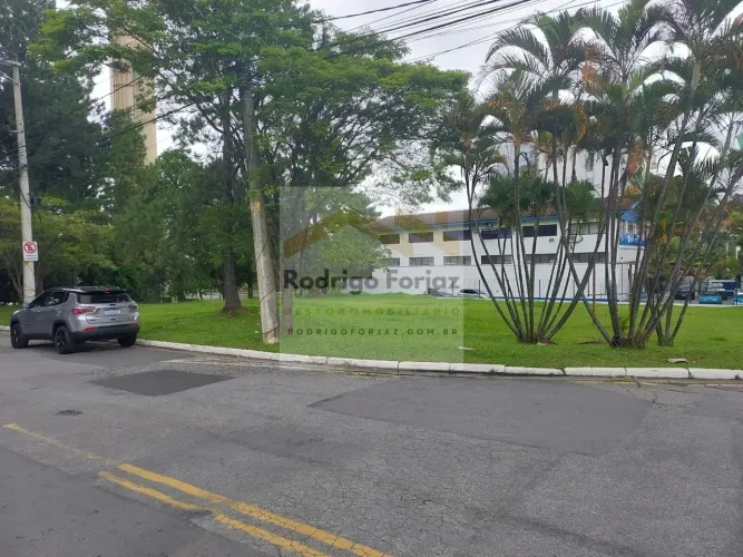Terreno DE ESQUINA no Tamboré Empresarial com 1.740 m². TERRENO PLANO. PRONTO PARA SUA CON