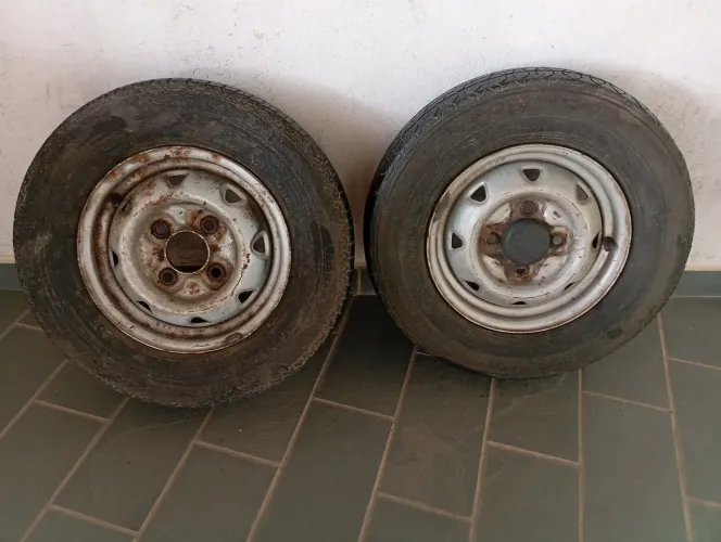 Kit 2 Pneus 155R12C com rodas