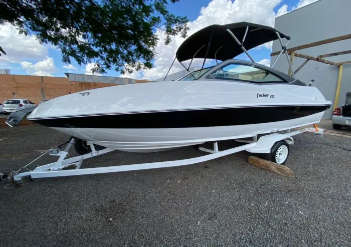 Lancha Focker 210