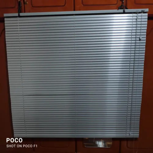 Persiana horizontal prateada