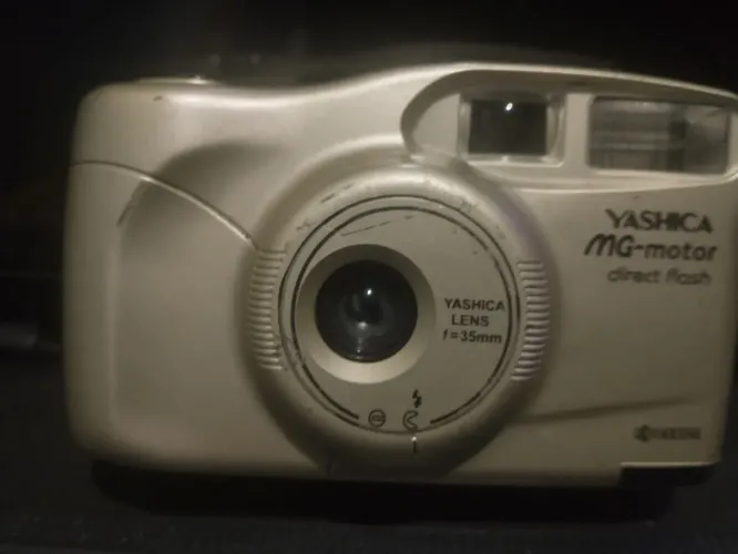 Câmera analógica Yashica Motor