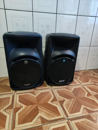 Caixas ativas Mackie v1 e v2 