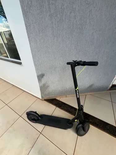 PATINETE ELÉTRICO T-Levo abaixo 500w