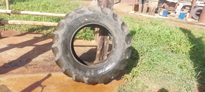 Pneu Firestone para trator agrícola