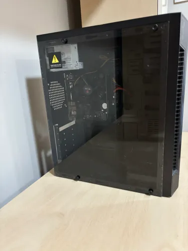Computador de mesa (HD + monitor)