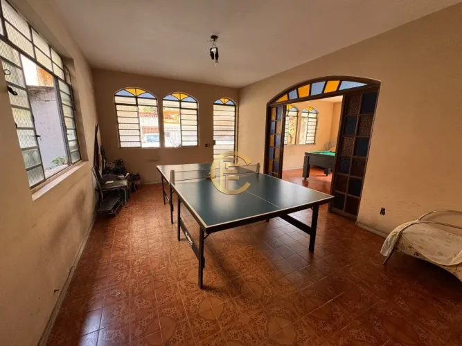 EXCELENTE CASA DE DOIS ANDARES - OPORTUNIDADE!