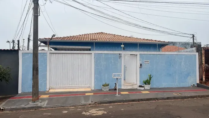 CÓD. 588 - CASA PARA LOCAÇÃO COM EDÍCULA E PISCINA Jardim Leblon (Bonjardim) Campo Grand