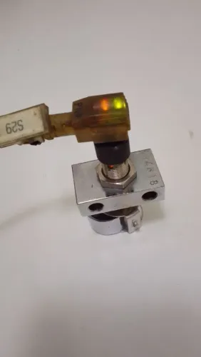 SENSOR INDUTIVO MARCA SIEMENS-3RG4012-3AG33-24VDC