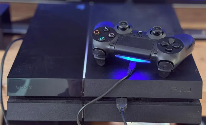 Sony PlayStation 4 Slim 500 GB - Black (USADO - Sem Controles)