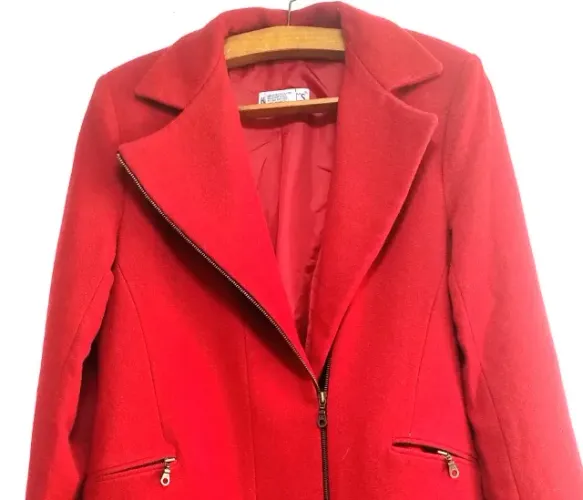 Sobretudo/casaco de pura lã vermelho semi-novo / perfeito estado