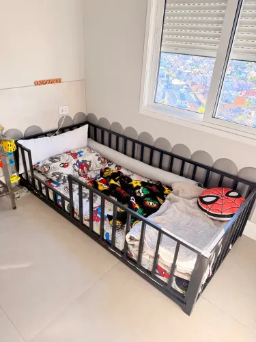 Cama montessoriana de ferro