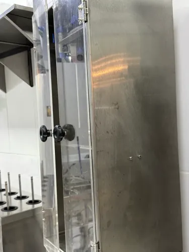 ENVASADORA DUPLA PNEUMÁTICA COM CONTRA PRESSÃO AUTOMATIZADA