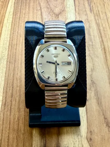 Seiko 5 TV Dial 21 rubis 6119-7103 - 1971