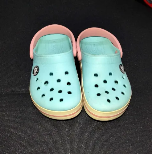 Crocs infantil feminina, já foi usando algumas vezes.