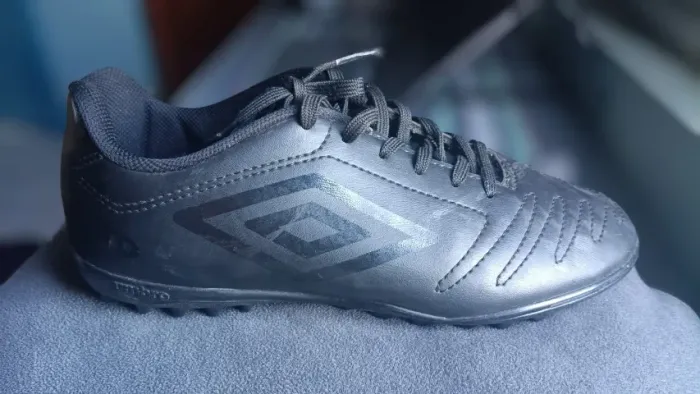 Chuteira society Umbro - Tamanho 39