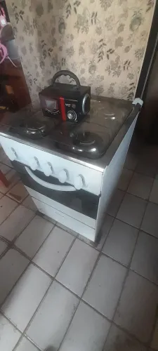 Vendo fogão 4 bocas funciona tudo 180 reais 