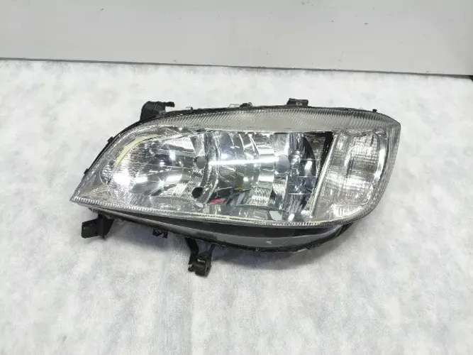 Farol lado esquerdo Zafira