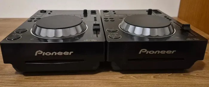 par de CDJs 350 Pioneer