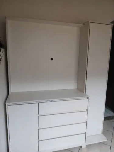 Armário grande e multiuso branco