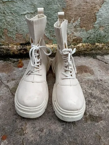 Bota cano baixo número 39