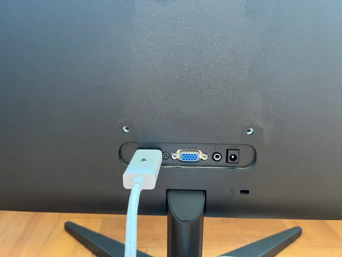 2 (DOIS) MONITORES AOC 24?