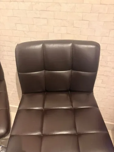 Banquetas altas e estofadas