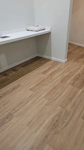Rodapé em Poliestireno 7cm - Branco com Friso Superior