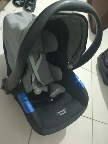 Carrinho de bebe e bebe conforto 