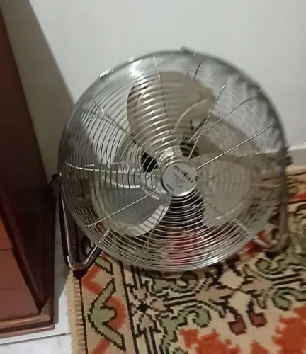 CIRCULADOR DE AR POTENTE. NÃO ENTREGO. Retirada Samambaia Sul até às 18h. No pix.
