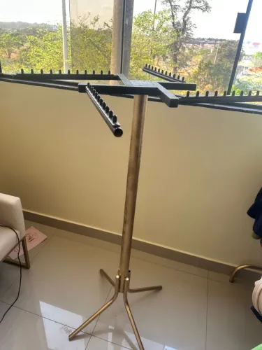Arara para roupas giratória