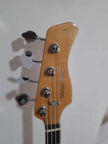 Baixo Sire V3 Marcus Miller 4 cordas Preamp Sadowsky