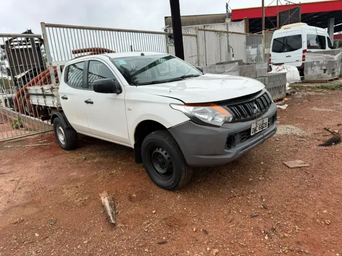 Mitsubishi L200 Triton Sport GLX 2.4 CD Diesel Mec. 2019