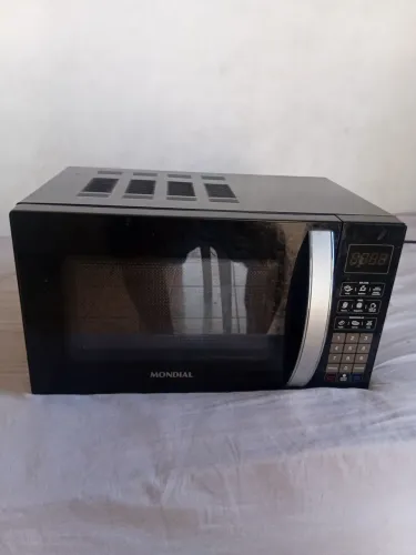 Micro-ondas Mondial com defeito