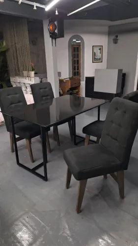 Mesa de Jantar Oportunidade! 1? 4 lugares