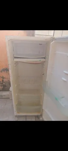 Geladeira e máquina de lavar