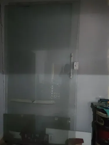 Porta de vidro completa 2,30 de largura e 2,40 de altura