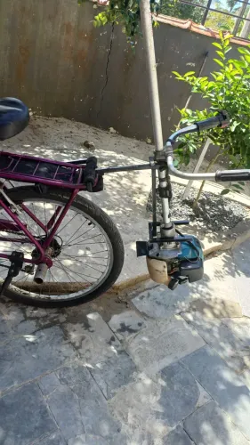 Suporte de roçadeira para bicicleta