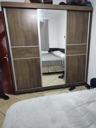 Guarda roupa 3 portas com espelho
