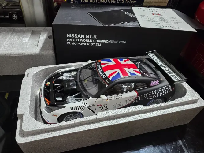 Miniatura 1:18 Nissan GT-R R35 Sumo Power Fia GT1 Autoart signature