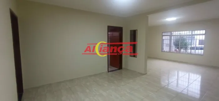 Casa com 250m² + Edícula para alugar, 3 quartos, 1 suíte, 2 vagas, Cidade Maia, Guarulhos 