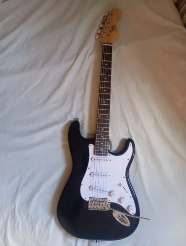 Guitarra konig (aceito oferta)