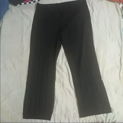 Calça de alfaiataria de seda, preta. Tamanho GG, da marca JUKAF.