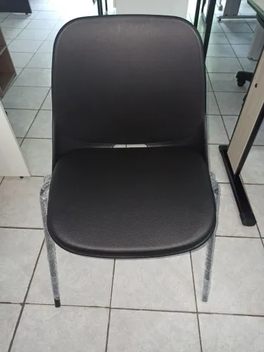 Cadeira com 4 pés para escritório 