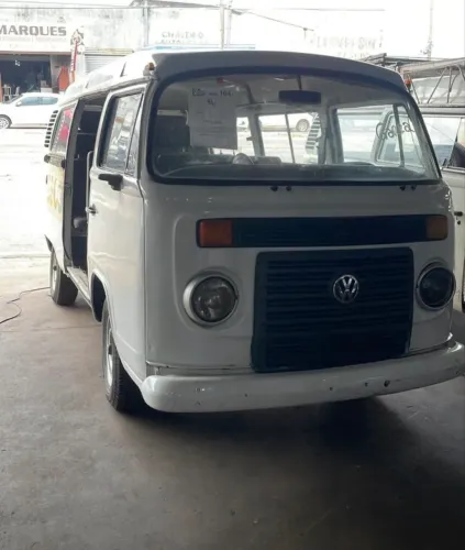 Kombi sucata pra retirar peça