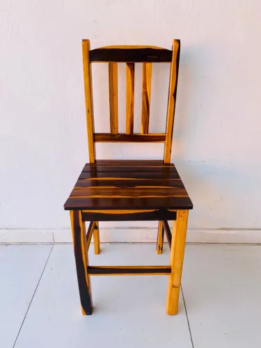 Cadeiras de madeira